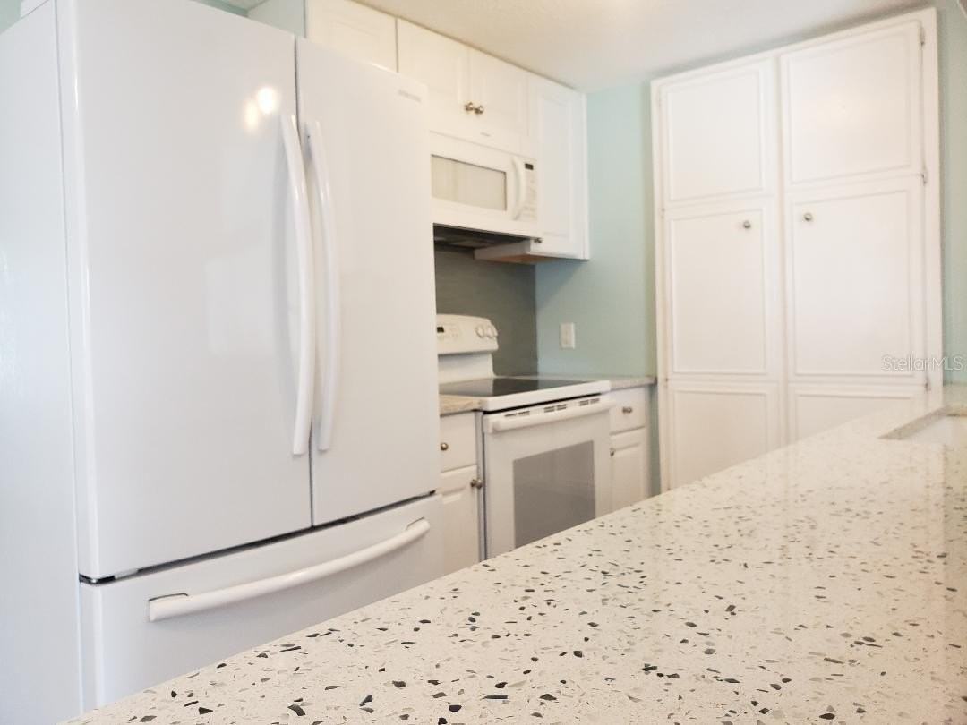 1190 Leeward Rd - Photo 7 of 25