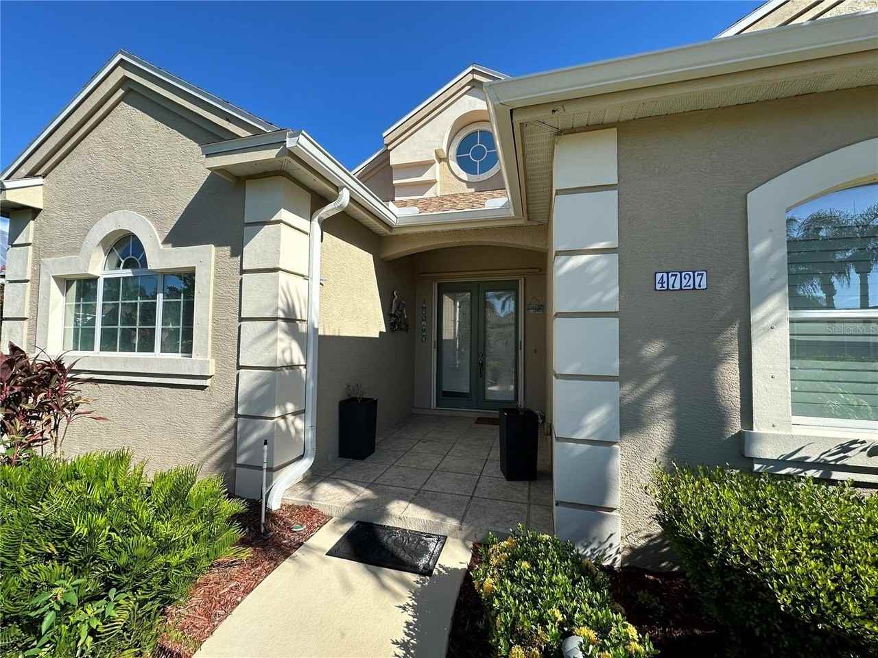 4727 Spinnaker Dr - Photo 3 of 43
