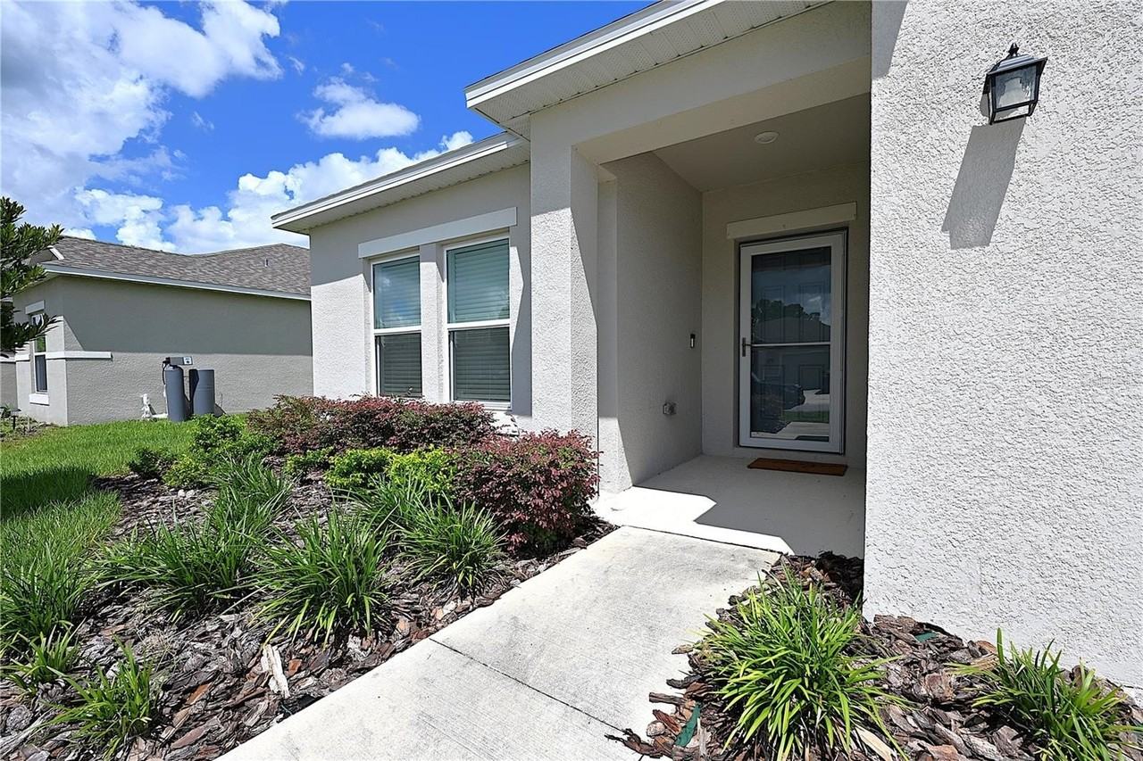 2028 Rosewood Cir - Photo 2 of 48