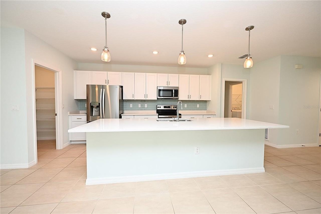 2028 Rosewood Cir - Photo 5 of 48
