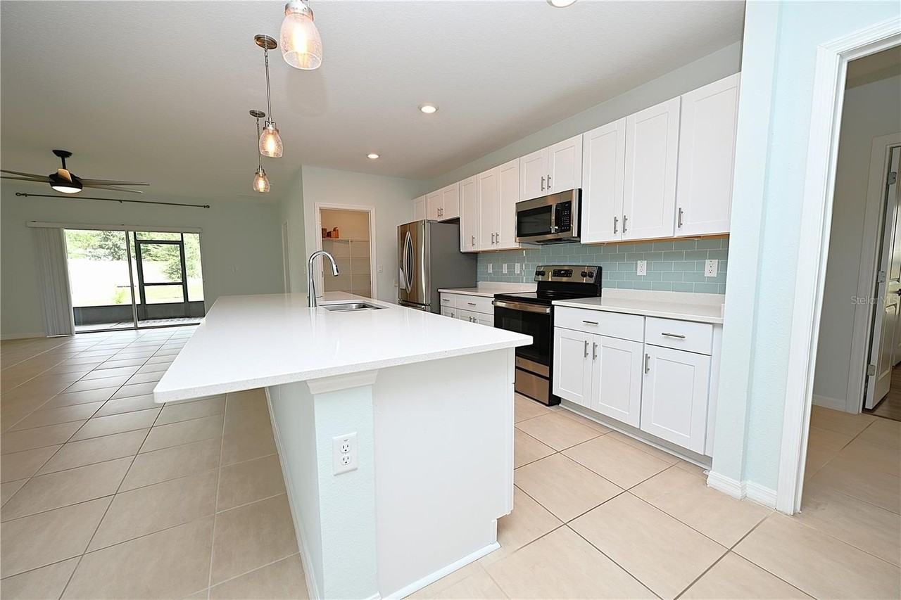 2028 Rosewood Cir - Photo 6 of 48