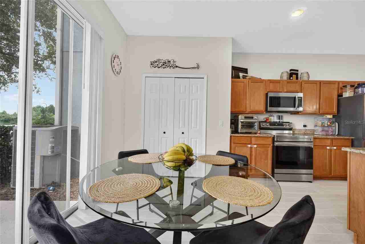 6086 Chapledale Dr - Photo 7 of 48