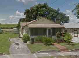 featured image of 12315 Lakeshore Dr
