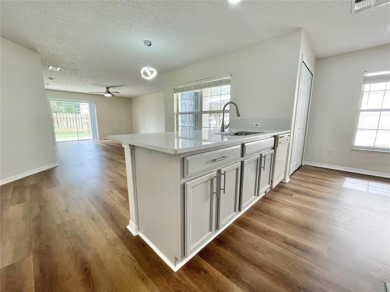 1627 Sherbourne St - Photo 4 of 28