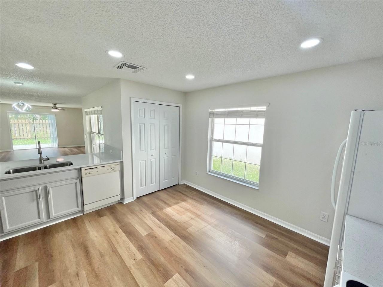 1627 Sherbourne St - Photo 7 of 28