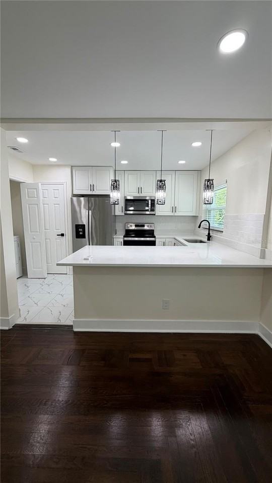 270 W Pineloch Ave - Photo 3 of 13