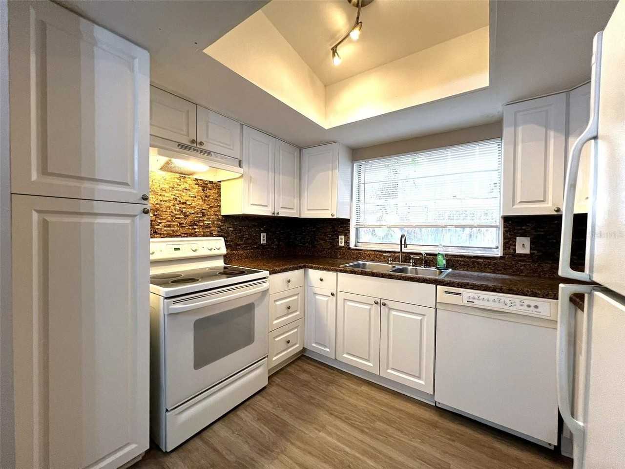 6633 68th St N - Photo 7 of 18