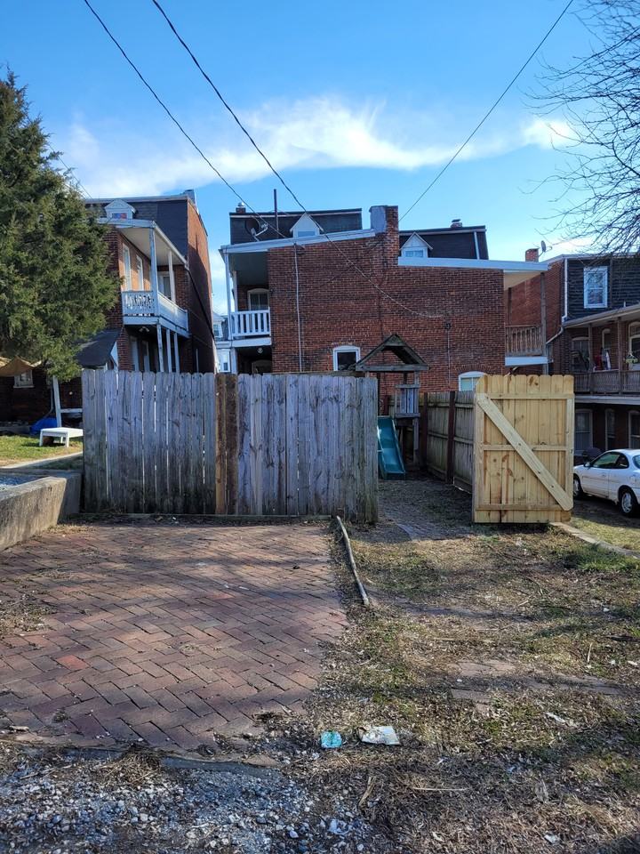 425 Park Street - Photo 4 of 21
