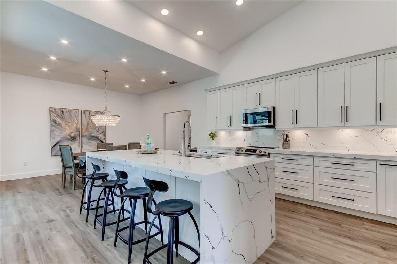 112 Leeward Is - Photo 4 of 16