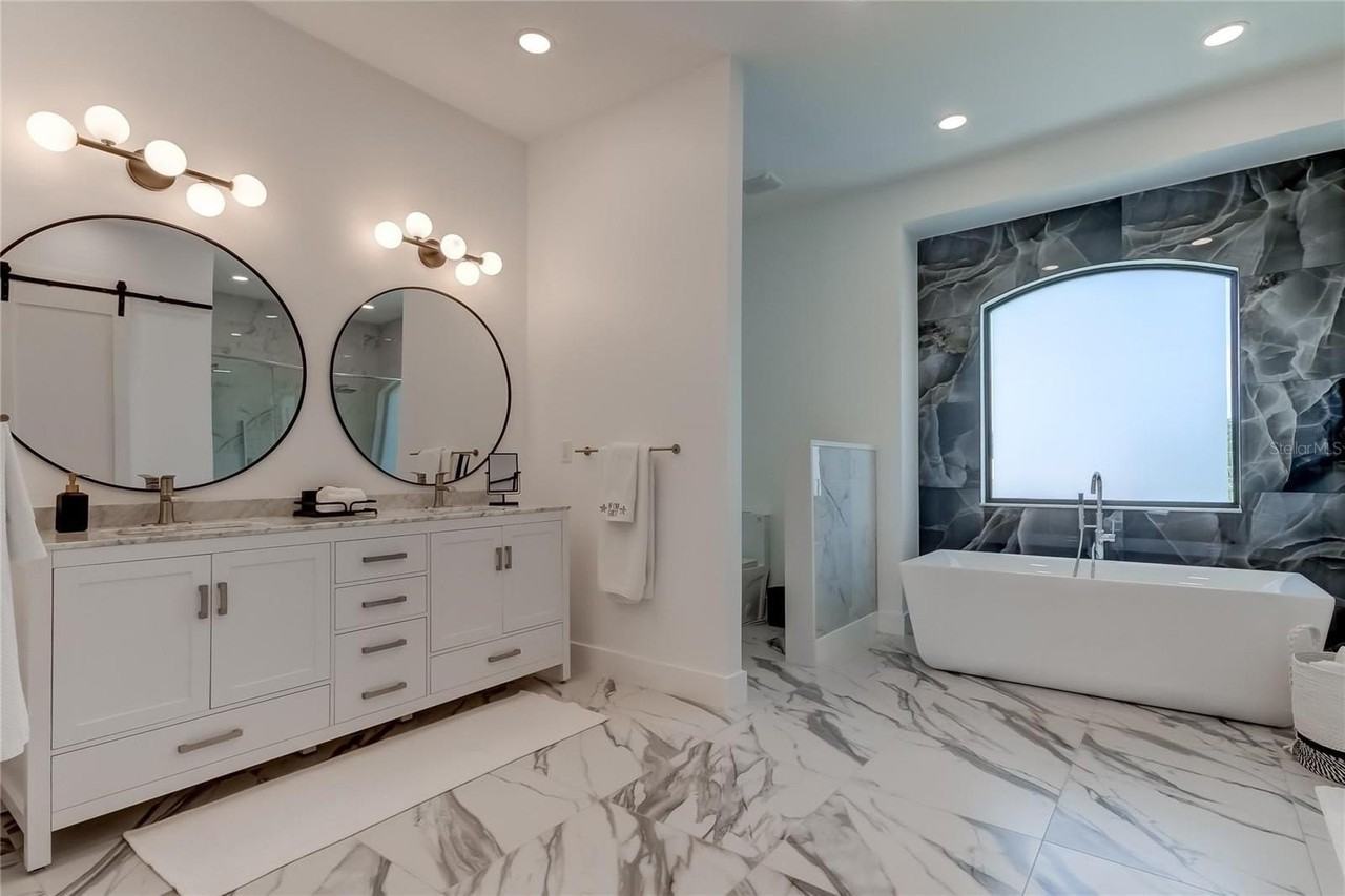 112 Leeward Is - Photo 7 of 16