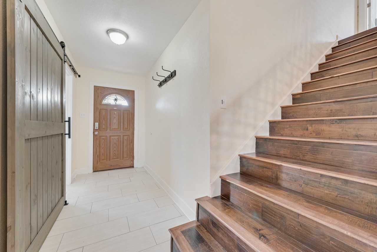 Tivoli Dr - Photo 5 of 17