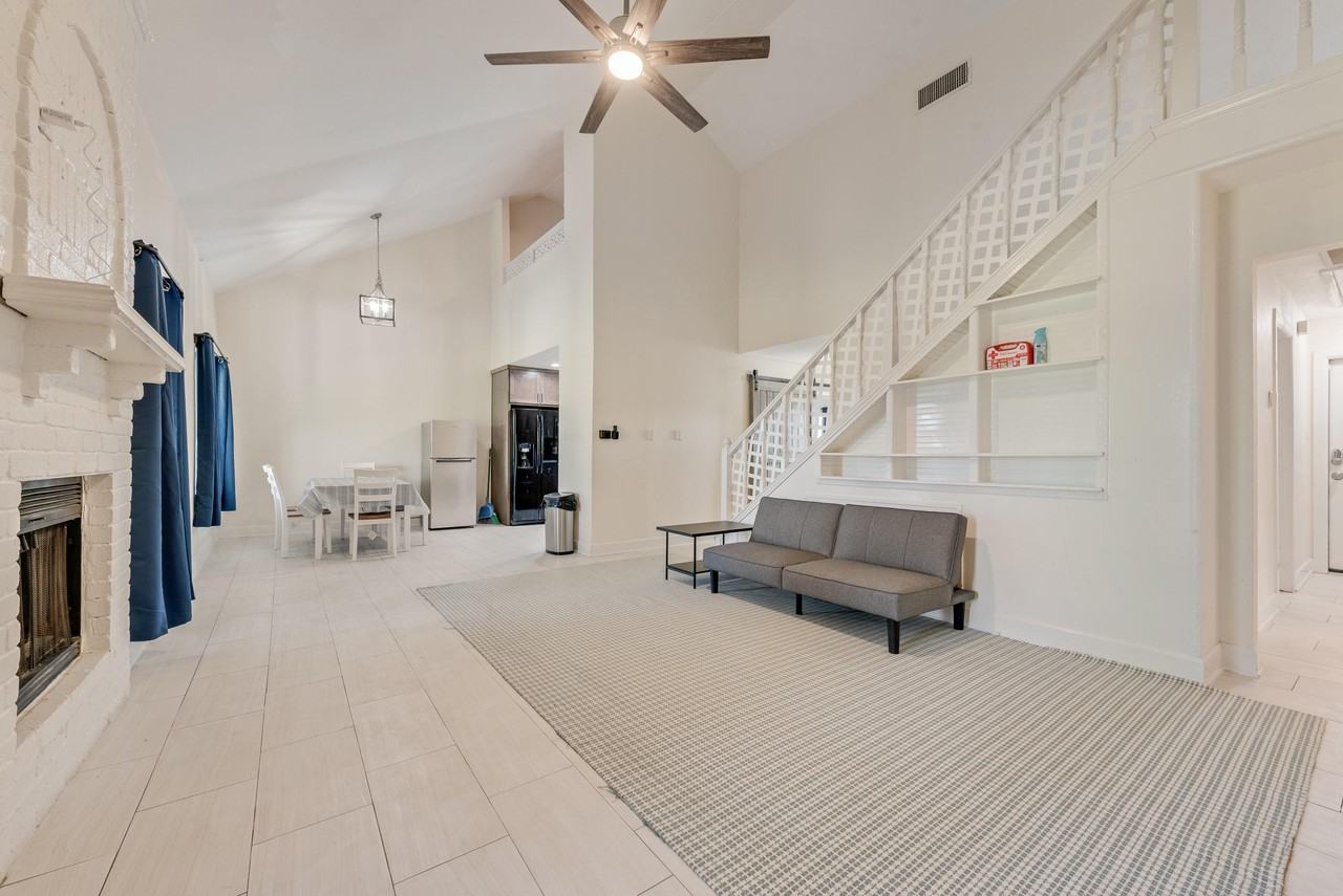 Tivoli Dr - Photo 6 of 17