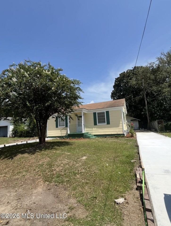 1620 Terrace Dr - Photo 2 of 7