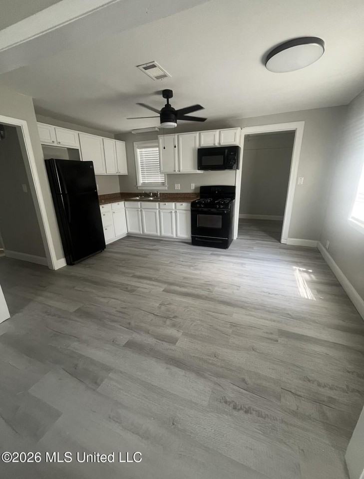 1620 Terrace Dr - Photo 5 of 7