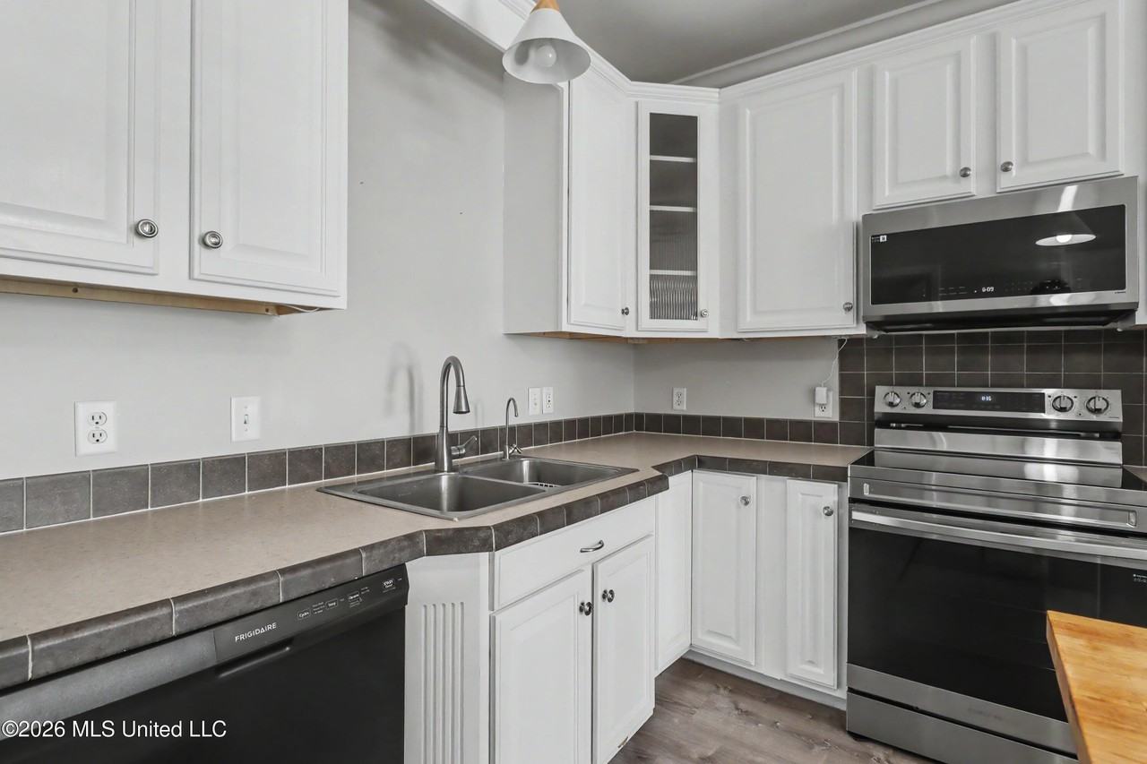 1515 E Beach Blvd Apt 230 - Photo 5 of 24