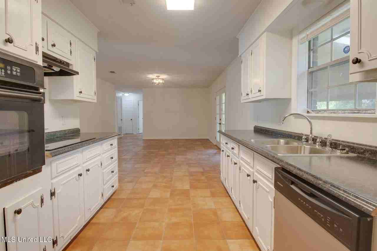 107 Deanna St - Photo 4 of 18