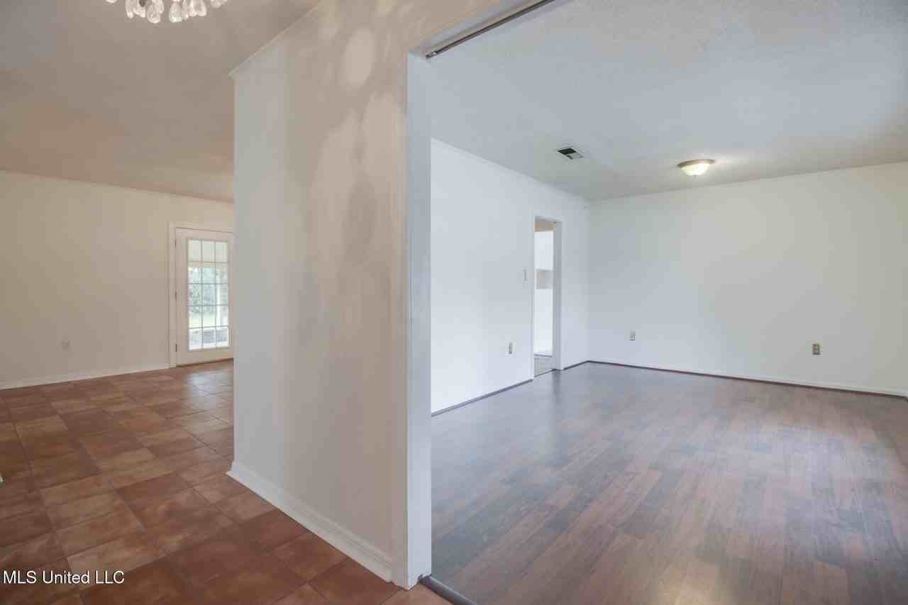 107 Deanna St - Photo 7 of 18