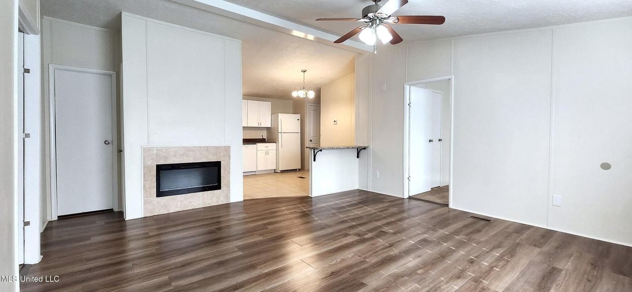 2820 N 19th St - Photo 3 of 12