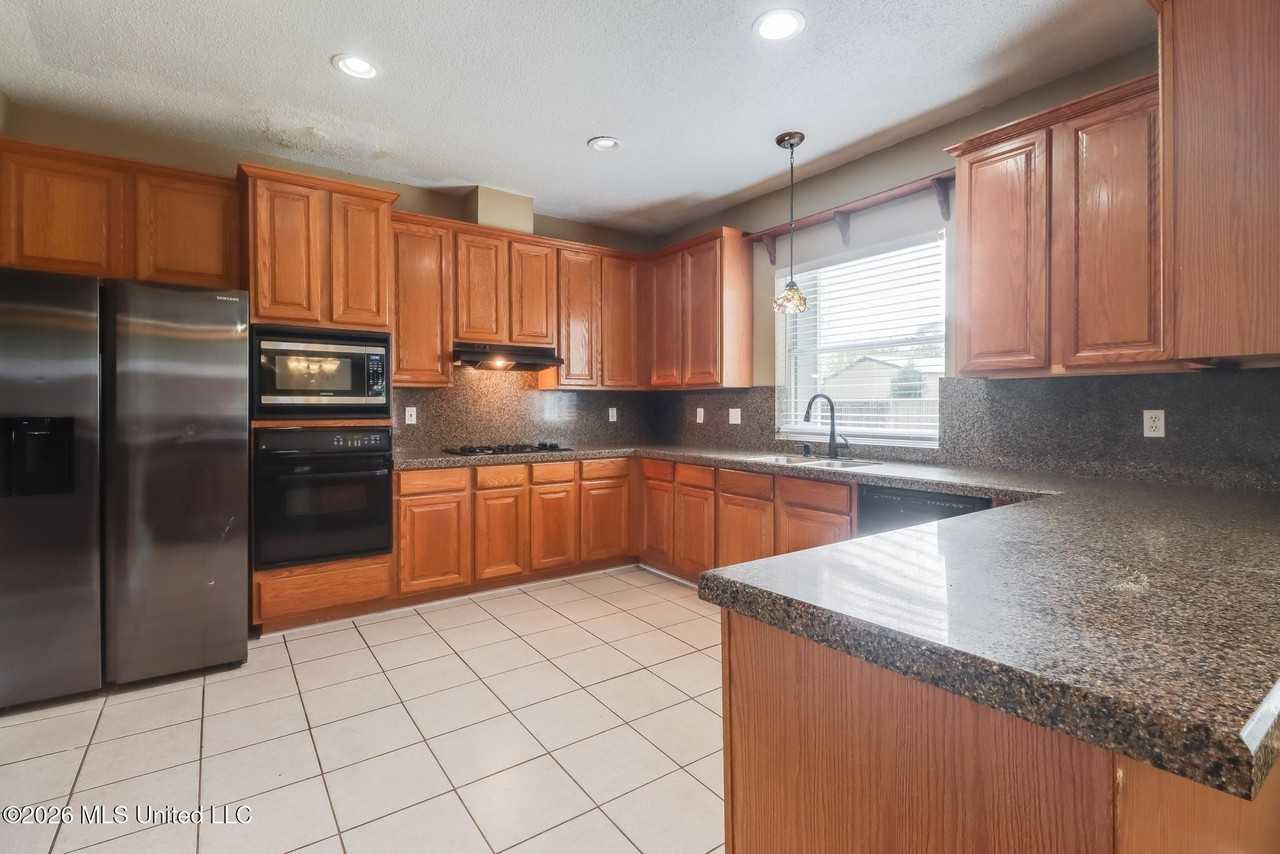 2073 Stone Bridge Dr - Photo 3 of 23