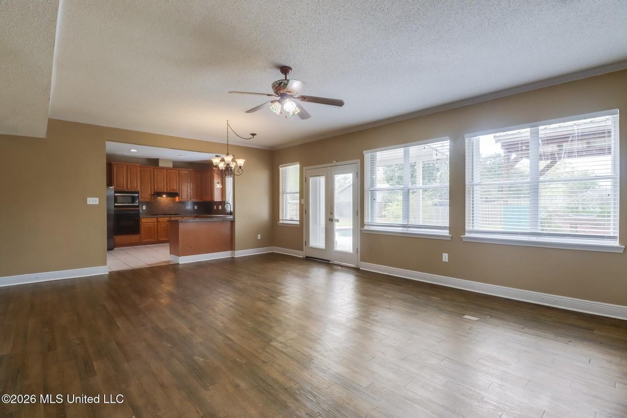 2073 Stone Bridge Dr - Photo 5 of 23