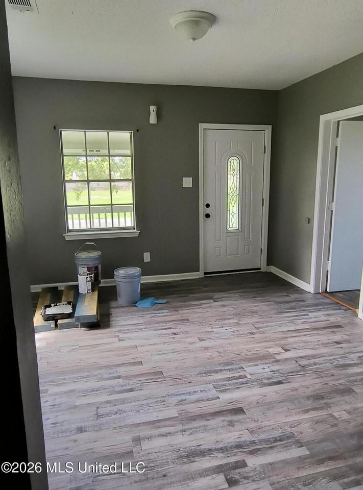 2226 26th St - Photo 3 of 10