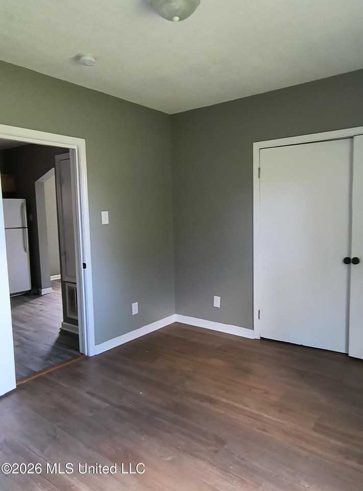 2226 26th St - Photo 7 of 10
