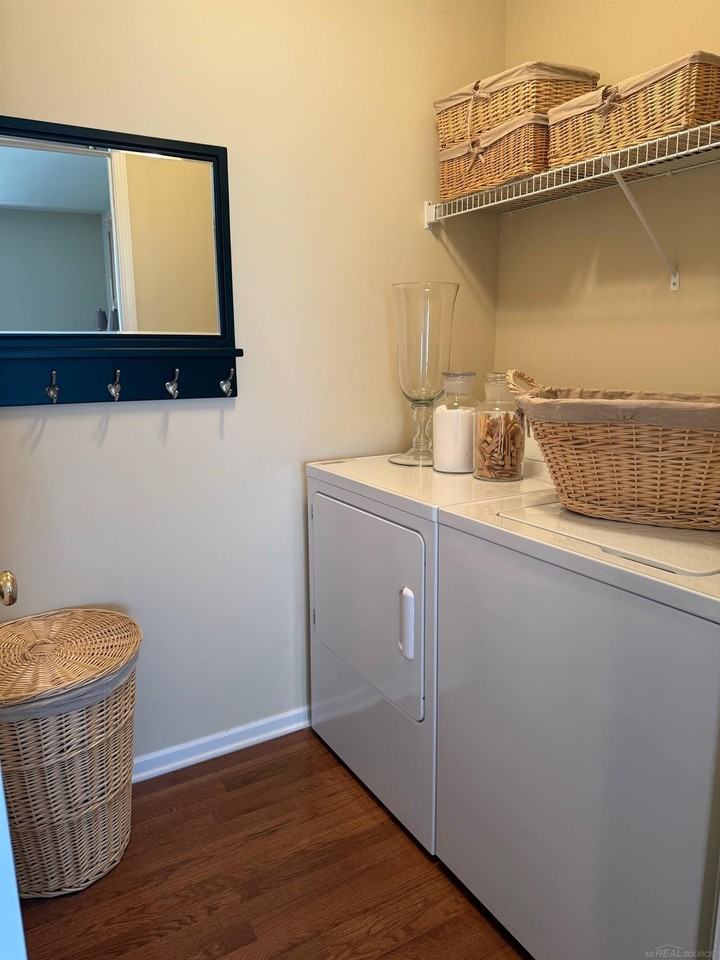45781 Eden Dr - Photo 3 of 9