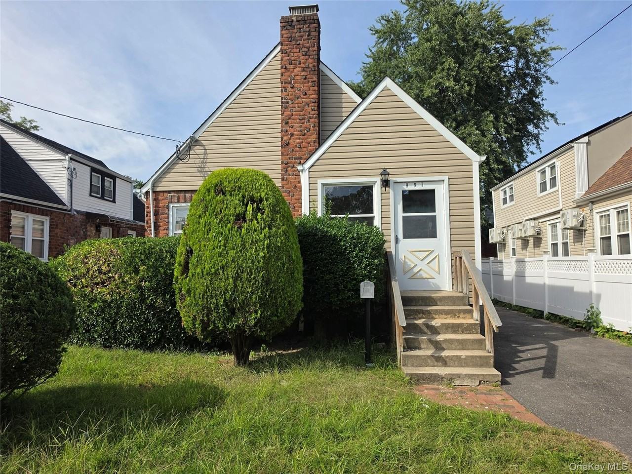 987 Wallace Ave - Photo 2 of 23