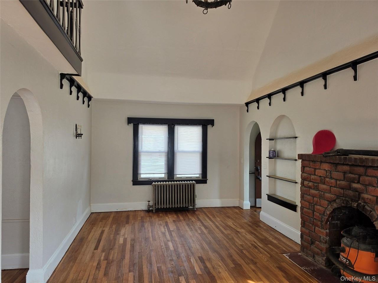 987 Wallace Ave - Photo 4 of 23