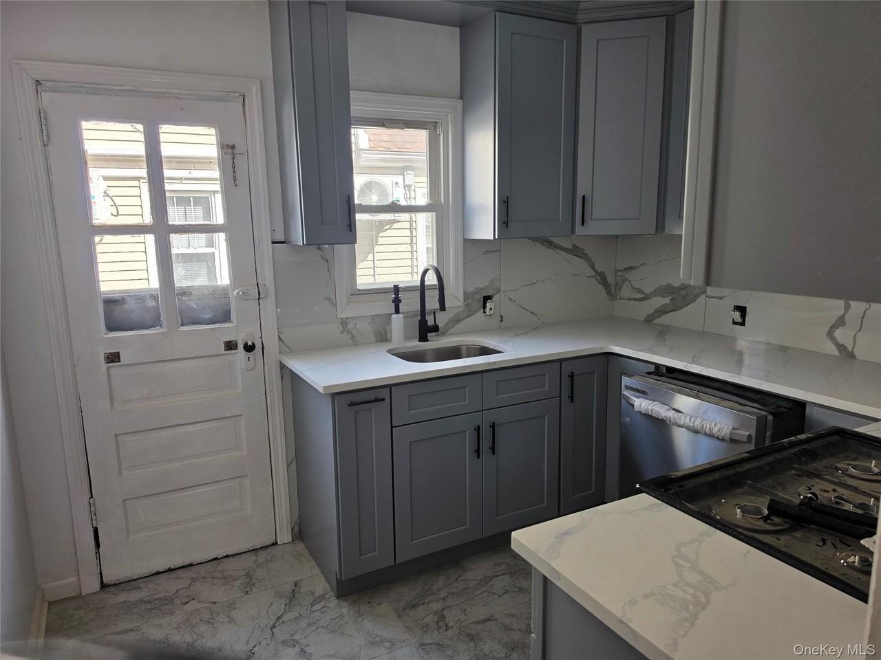 987 Wallace Ave - Photo 6 of 23