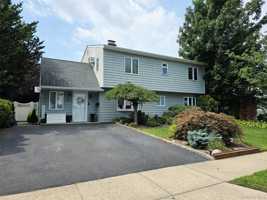 featured image of 104 Choir Ln