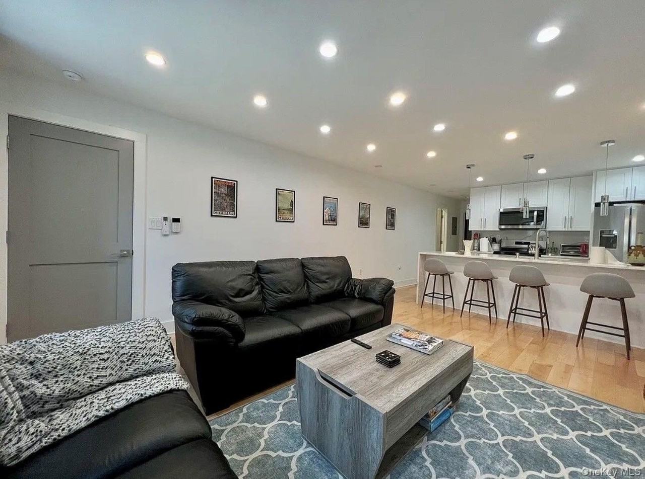 1176 Jefferson Ave #2 - Photo 5 of 14