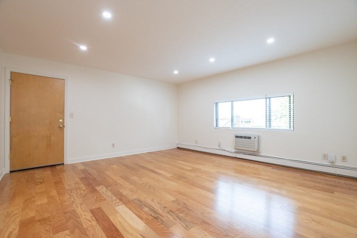 146 Willow St #21 - Photo 3 of 11