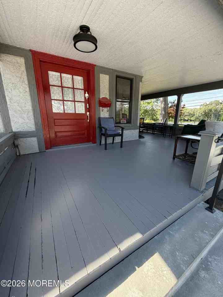 404 Lake Dr - Photo 2 of 13