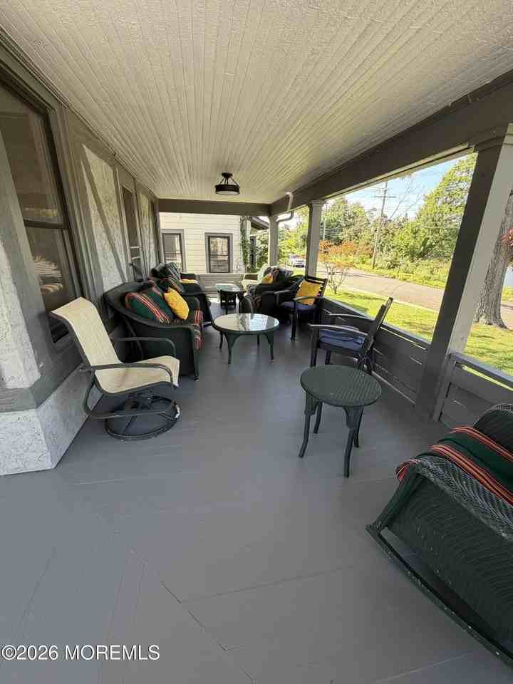 404 Lake Dr - Photo 3 of 13