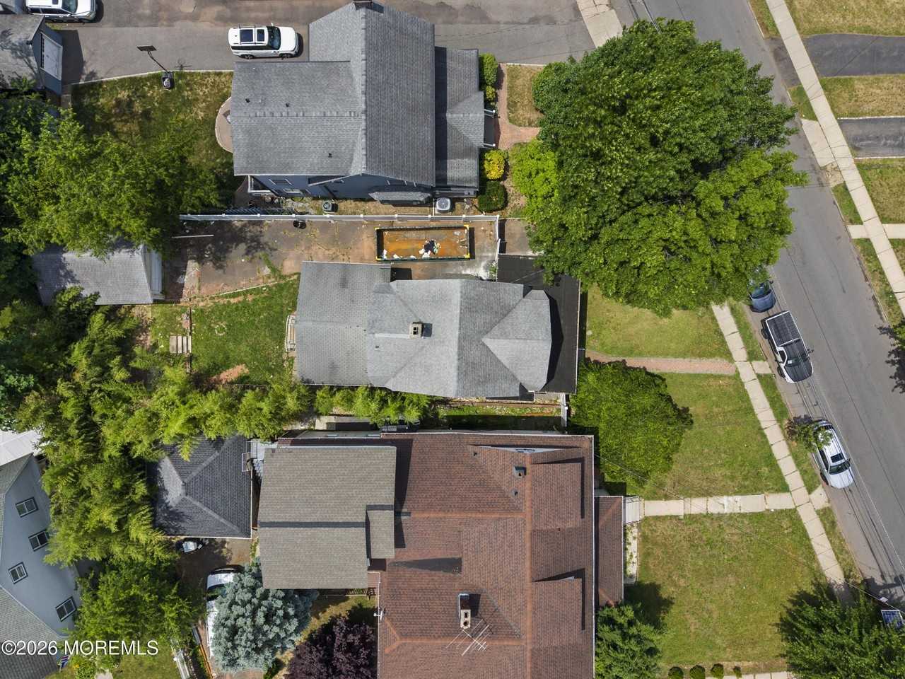 704 Park Ave - Photo 2 of 18
