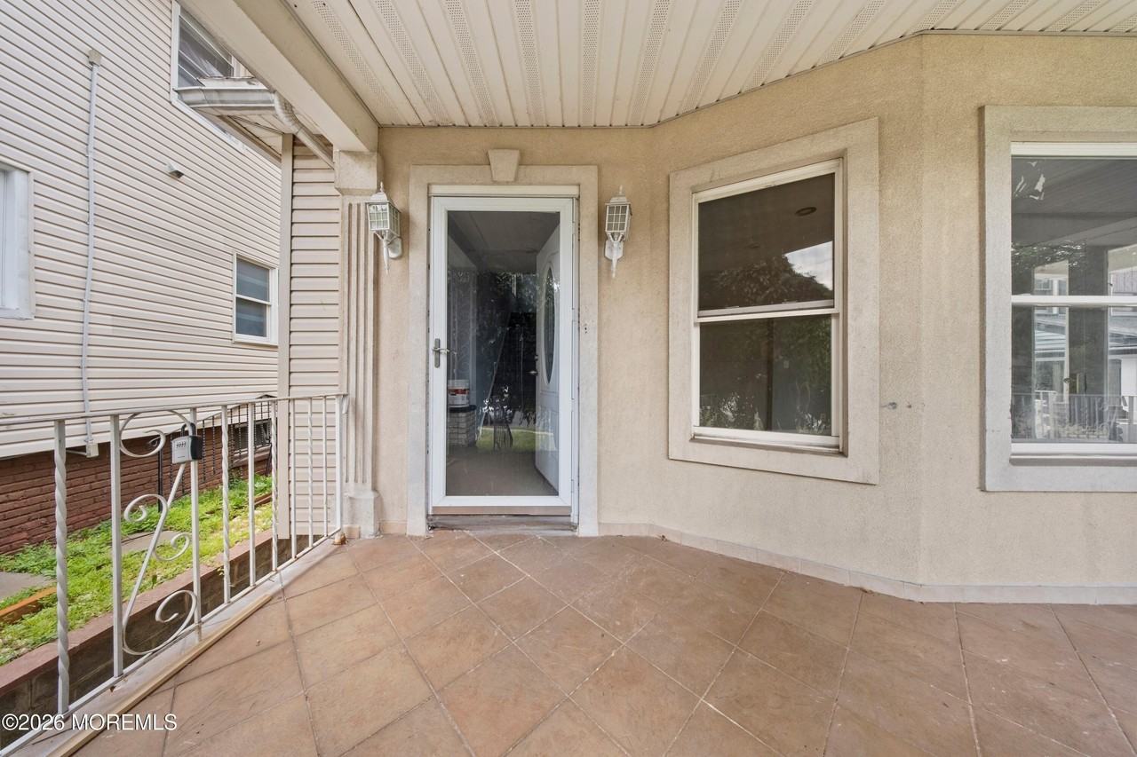 704 Park Ave - Photo 3 of 18
