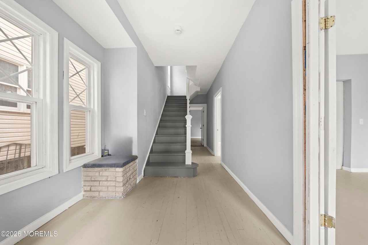 704 Park Ave - Photo 4 of 18