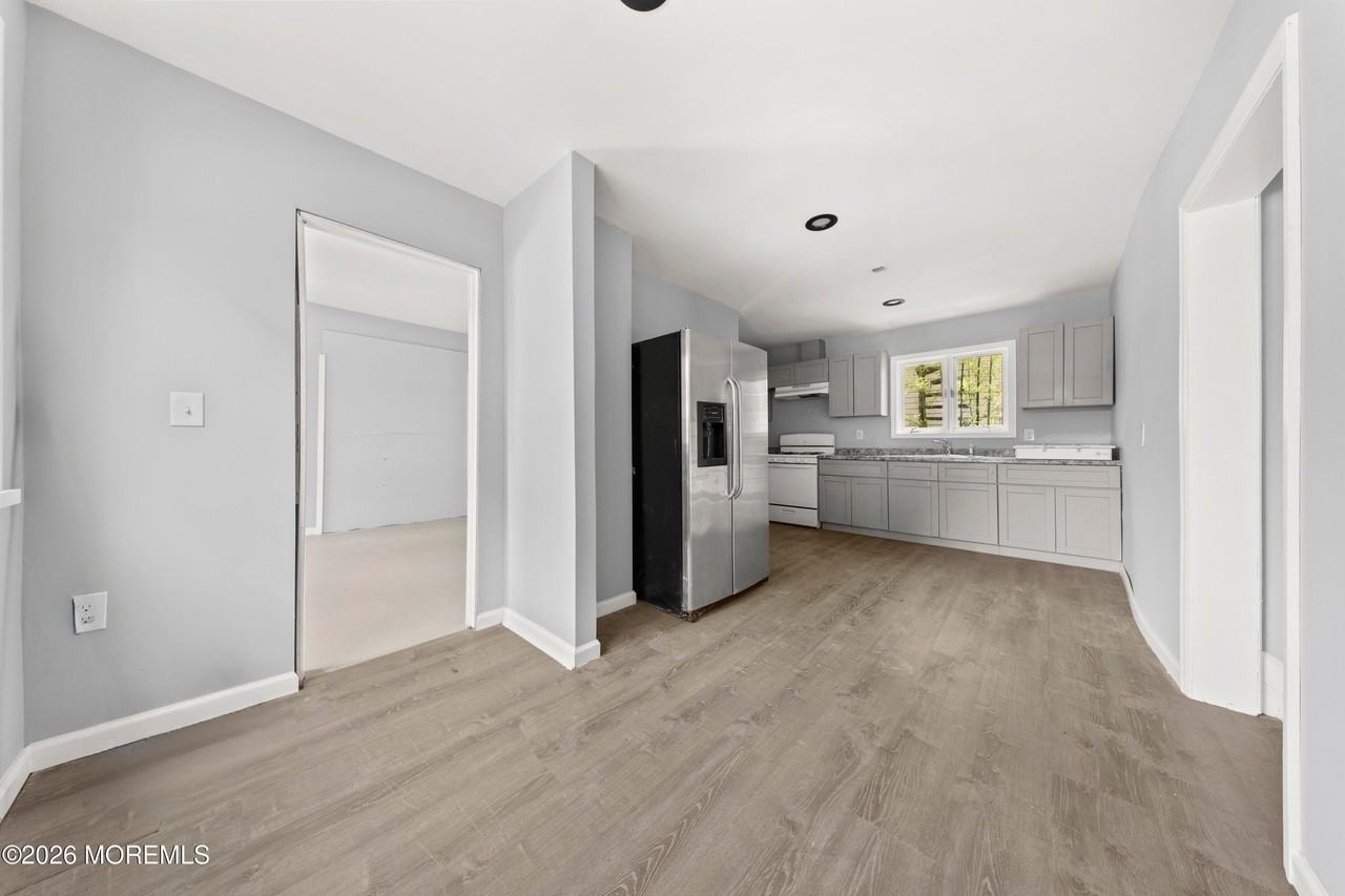 704 Park Ave - Photo 5 of 18