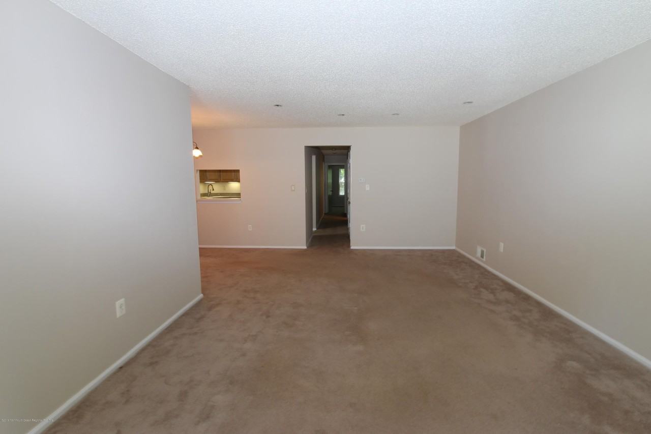 102 Secretariat Ct - Photo 6 of 20