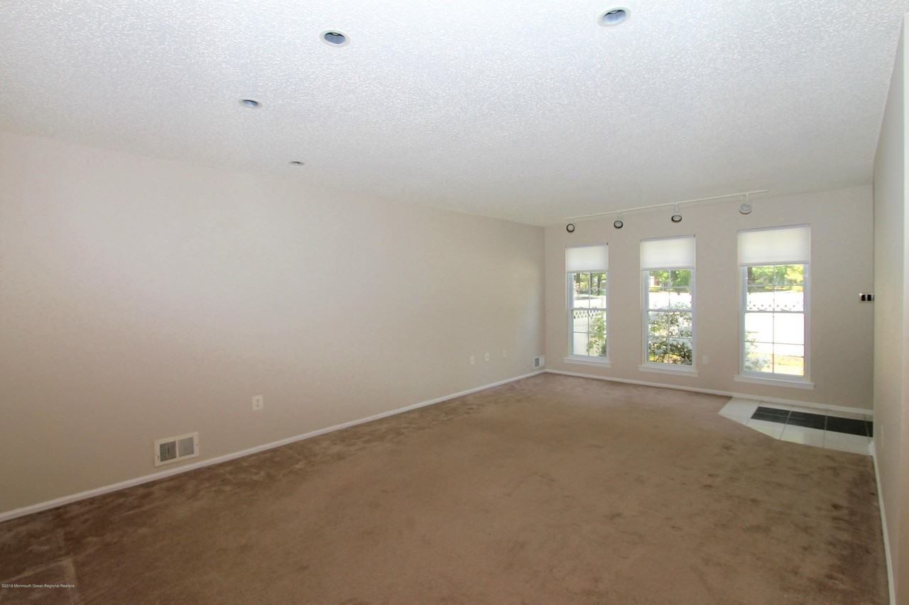 102 Secretariat Ct - Photo 7 of 20