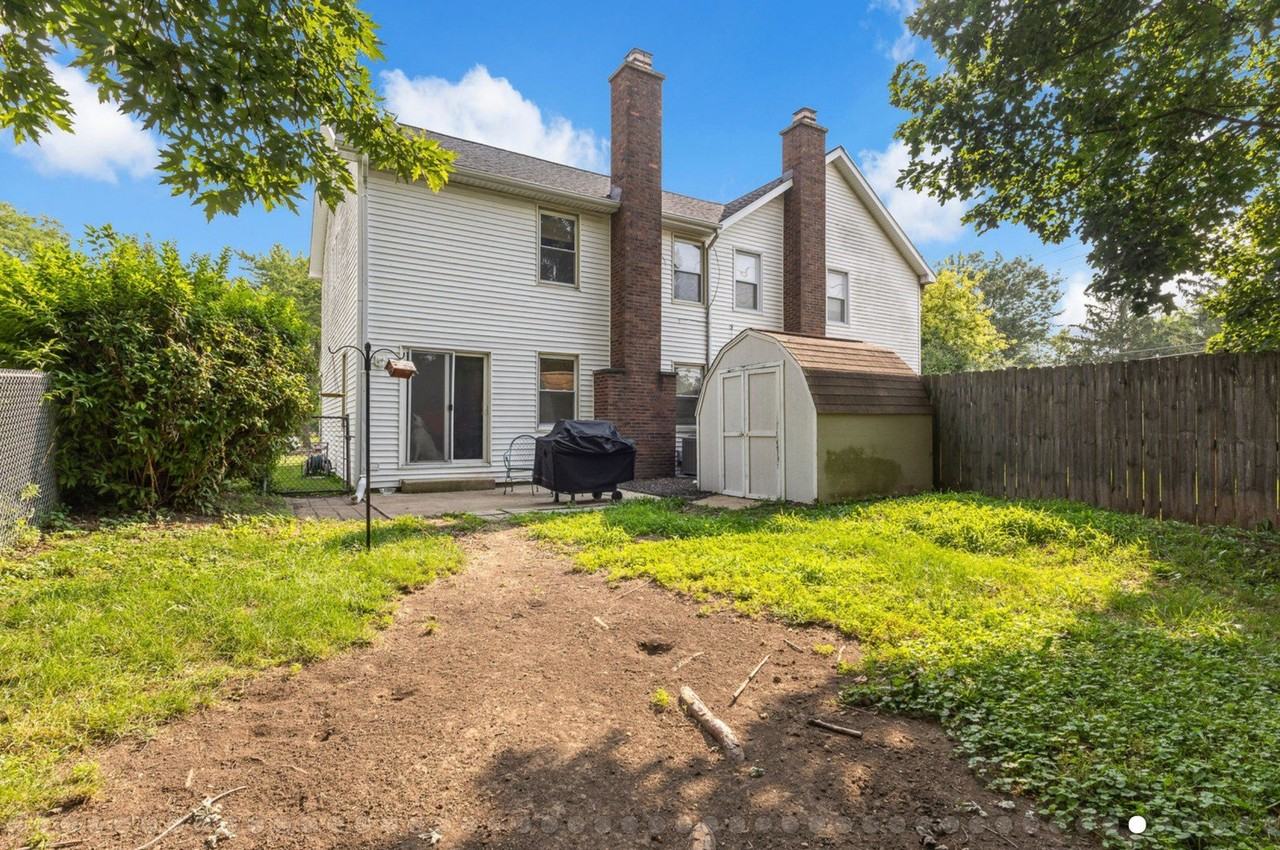 922 Autumn Ln - Photo 4 of 8