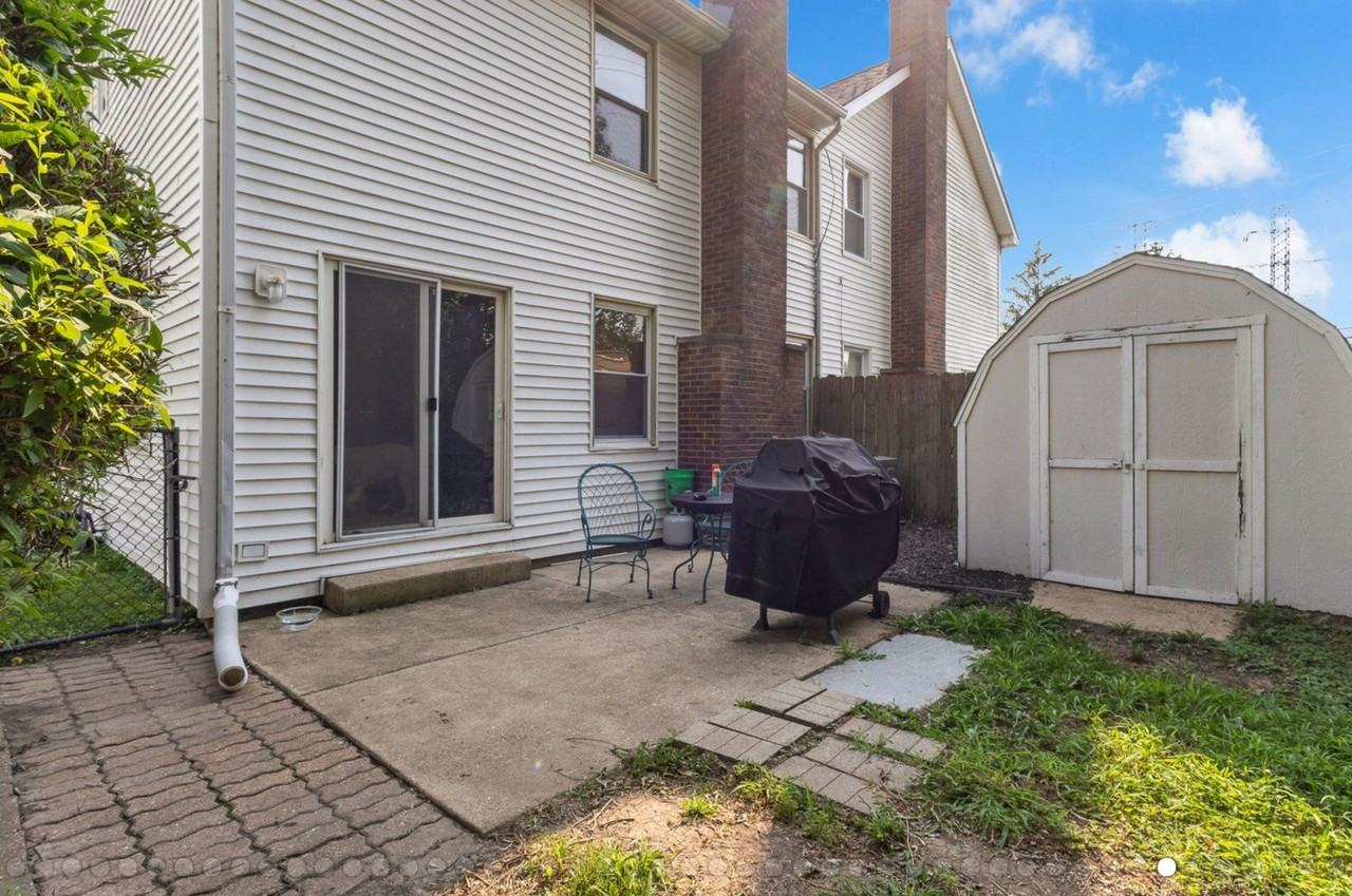 922 Autumn Ln - Photo 5 of 8