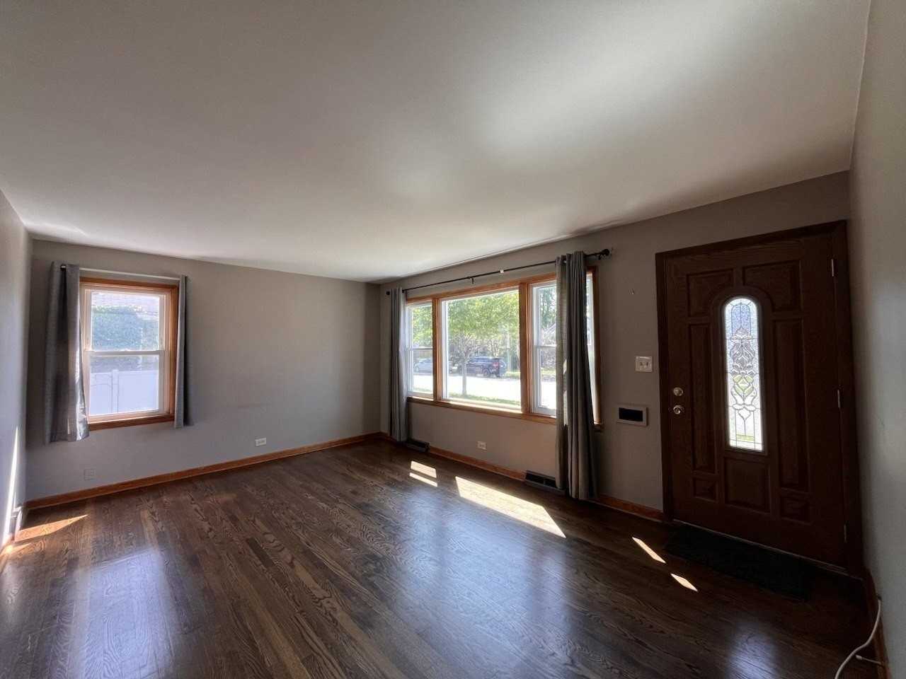2714 W 97th St - Photo 2 of 8