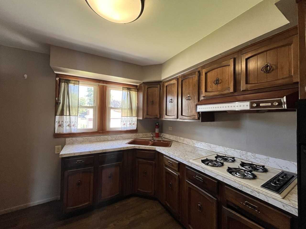2714 W 97th St - Photo 4 of 8