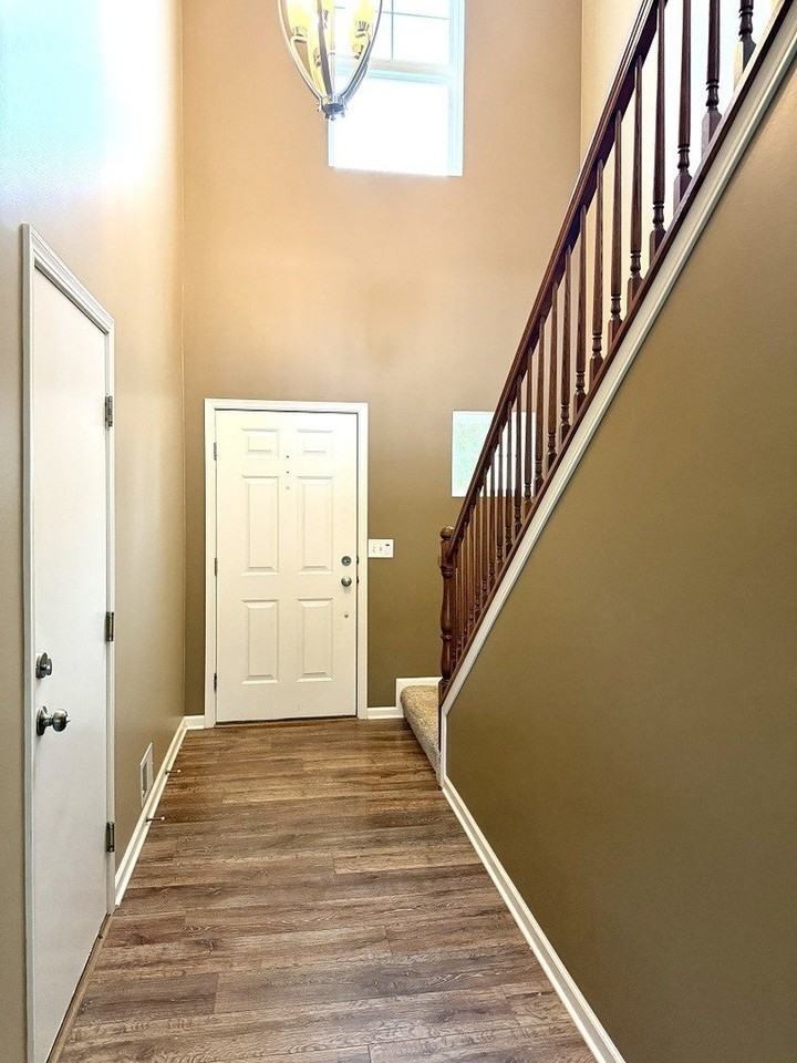 1282 Newport Cir - Photo 3 of 22