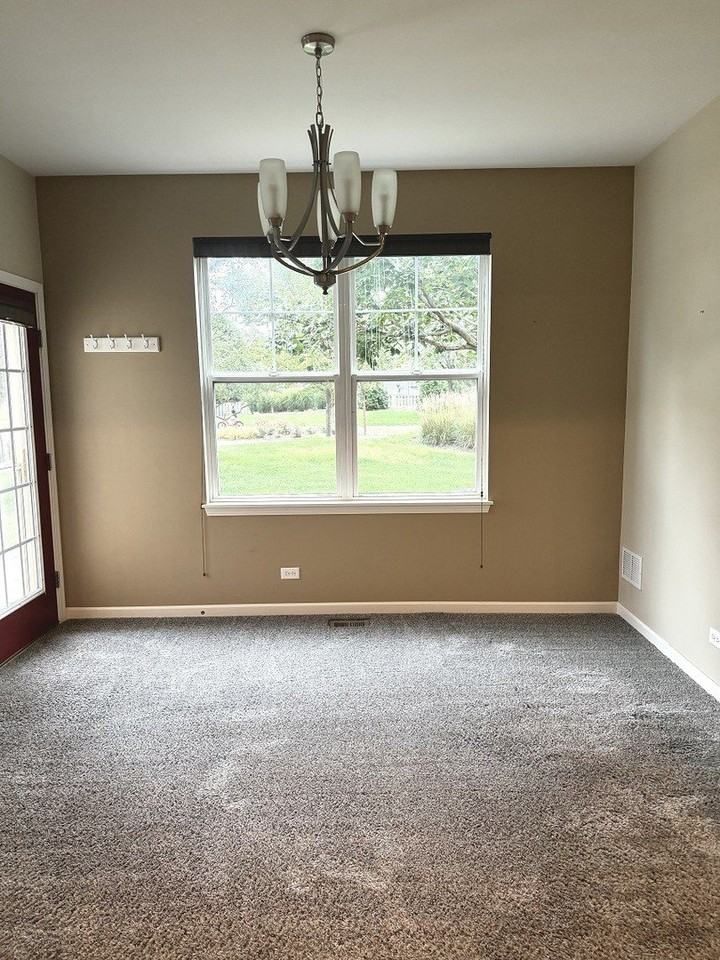 1282 Newport Cir - Photo 6 of 22