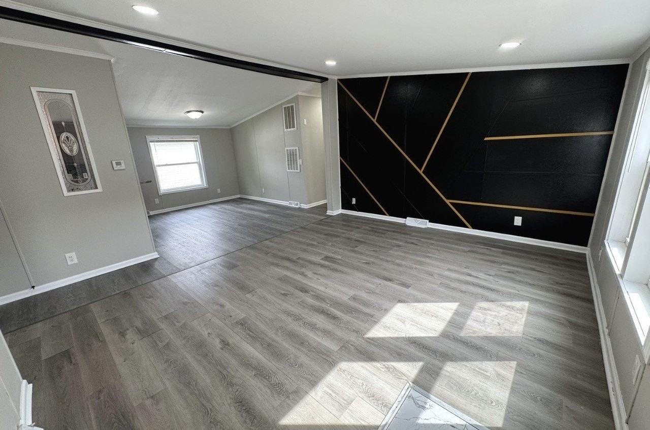 2215 Rush St - Photo 2 of 18
