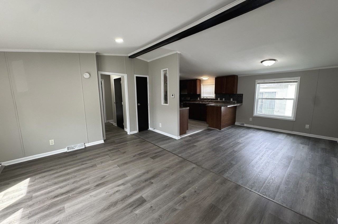2215 Rush St - Photo 3 of 18