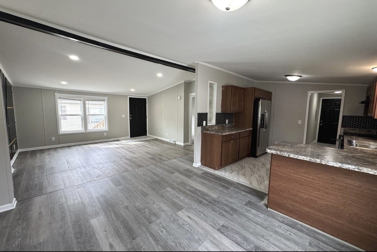 2215 Rush St - Photo 5 of 18